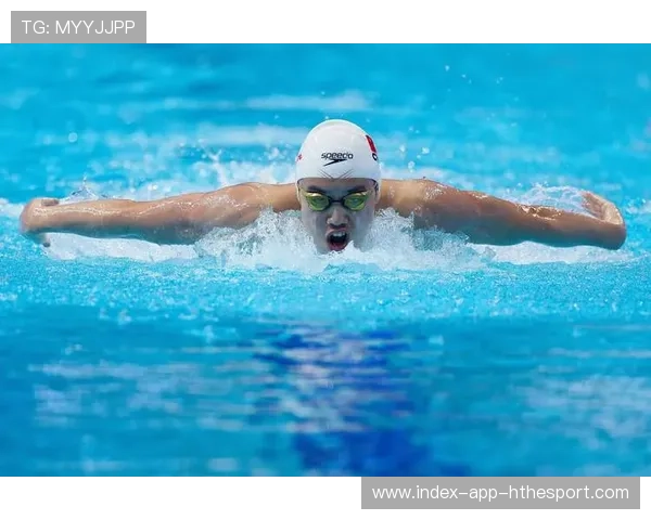 游泳蝶泳速度爆表，动作完美如动画