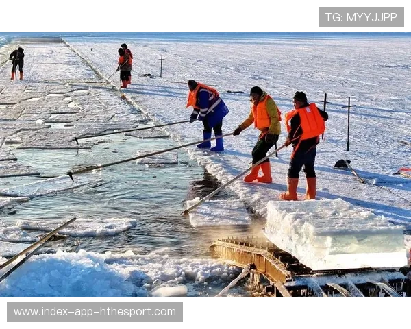 花滑男神赛后奇趣瞬间爆红网络热议——“捡冰块搞怪视频”背后的故事
